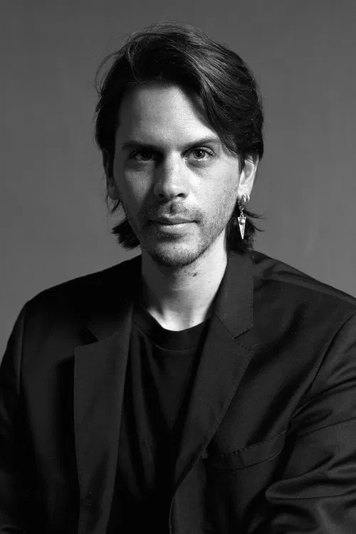 Julián Lona profile