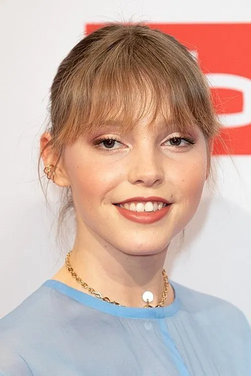 Lina Larissa Strahl profile