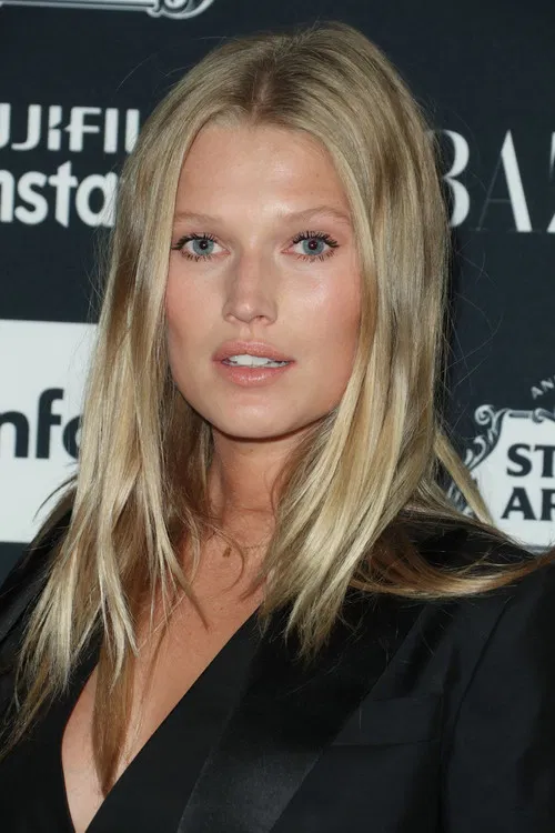 Toni Garrn profile