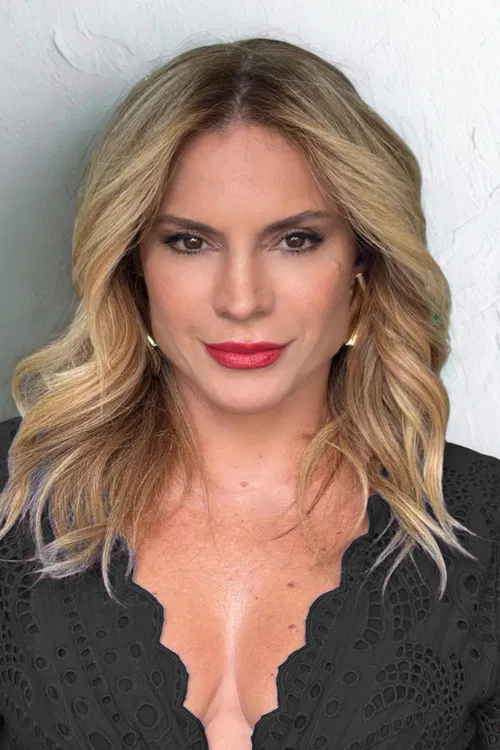 Maíra Charken profile