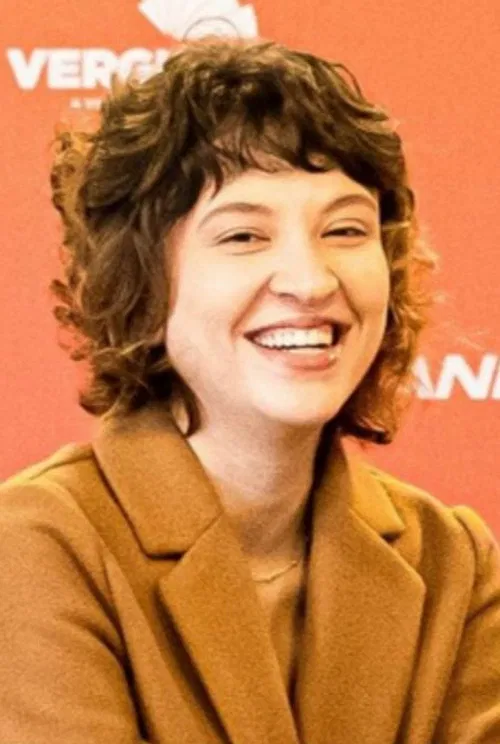 Juliana Soares profile