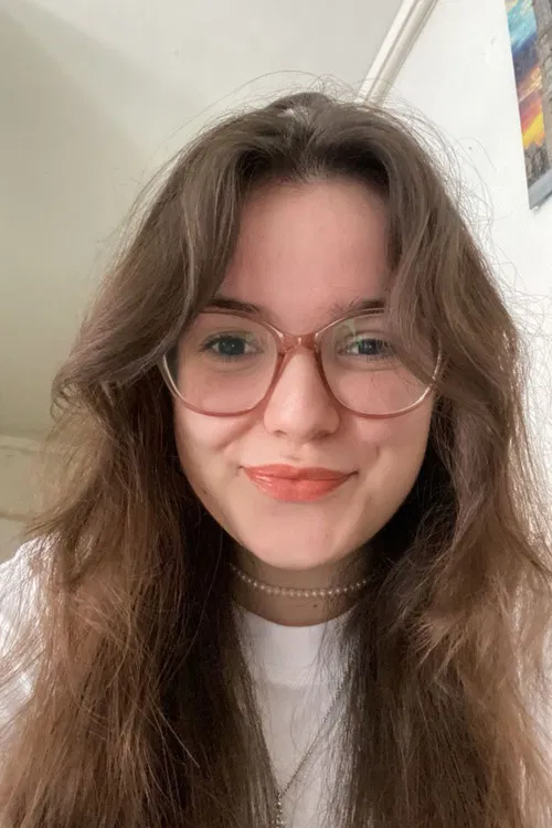 Tess Defretin profile