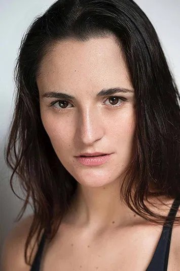 Clara Larrain profile