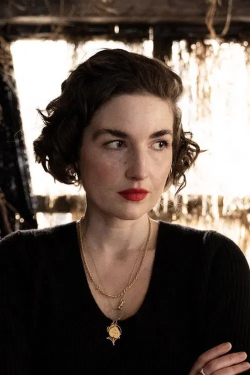 Elizabeth Sankey profile