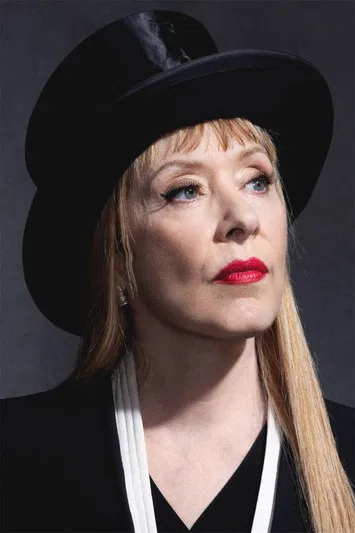 Suzanne Vega profile