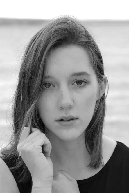 Élizabeth Adam profile