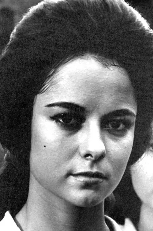 Maggie de la Riva profile