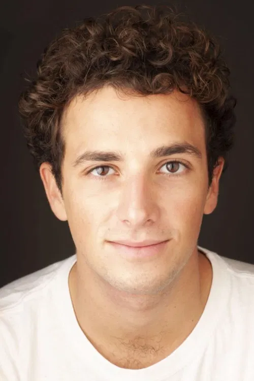 Henrique Gil profile