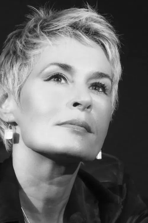 Elvira Dones profile