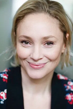 Julie Mouamma profile