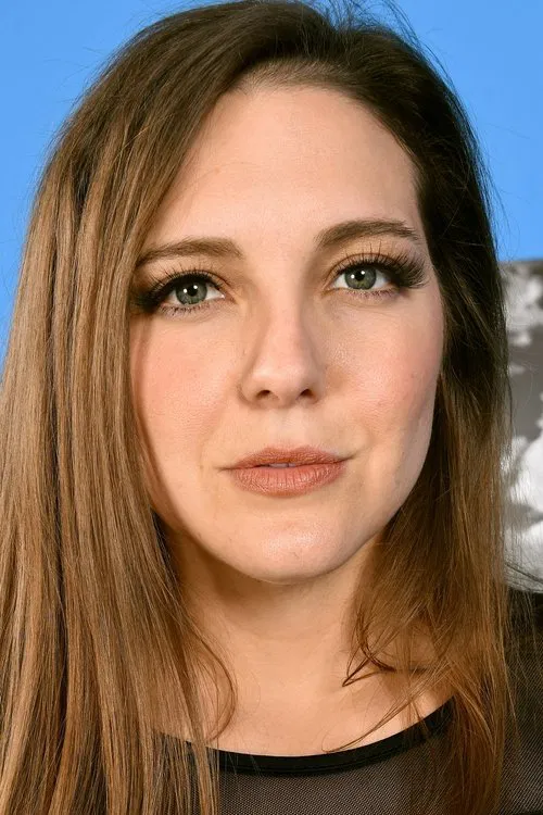 Sadie Holmes profile