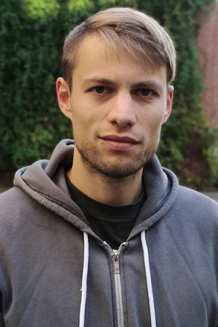 Christopher Comouth profile