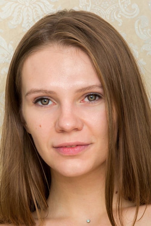 Elina De Leon profile