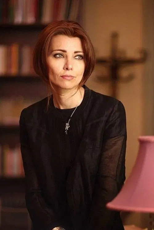 Elif Şafak profile
