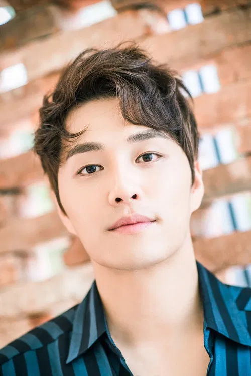 Min Woo-hyuk profile