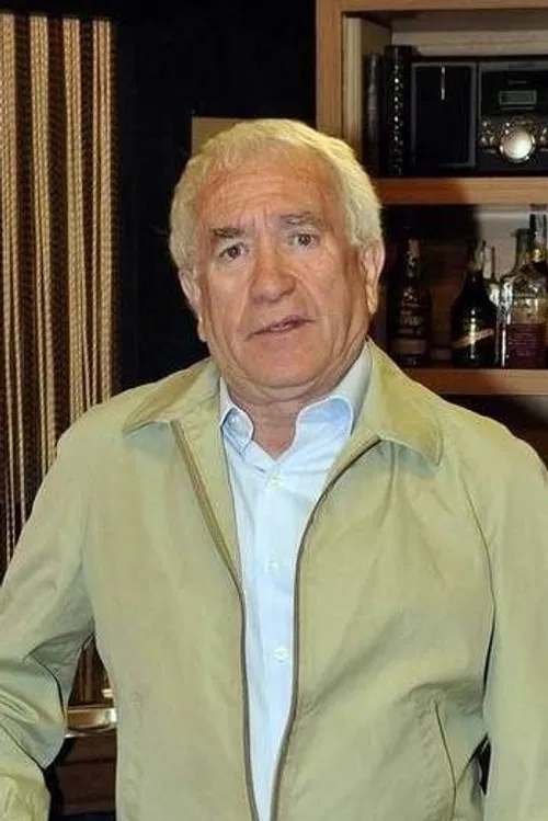 Cesáreo Estébanez profile