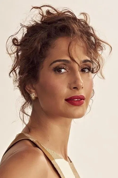 Camila Pitanga profile