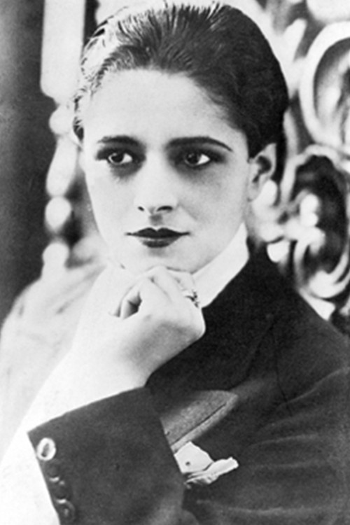 Mercedes Simone profile