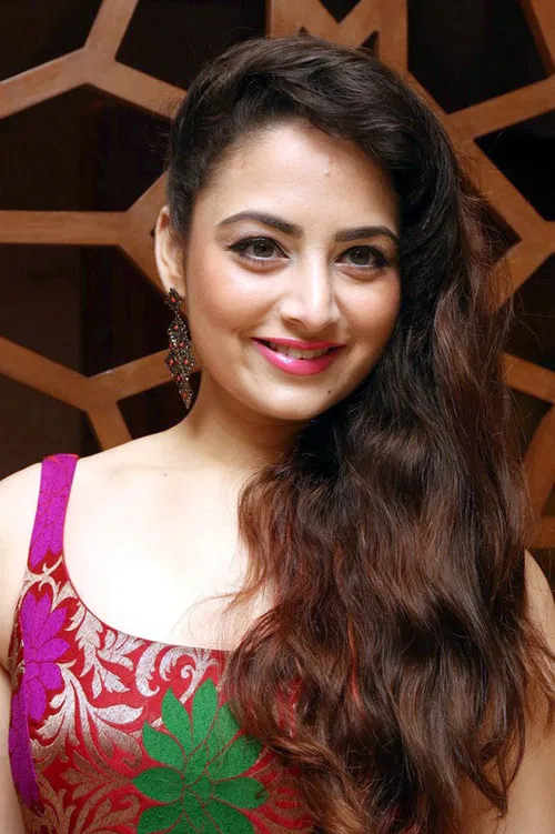 Zoya Afroz profile