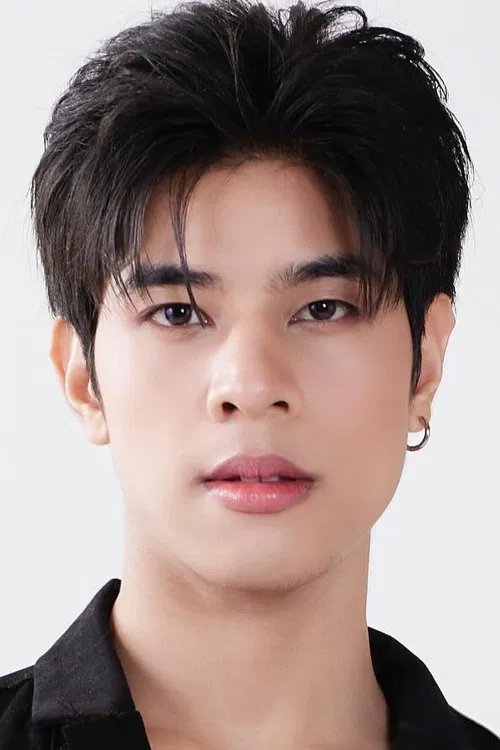 Guide Piyawat Khongsamran profile