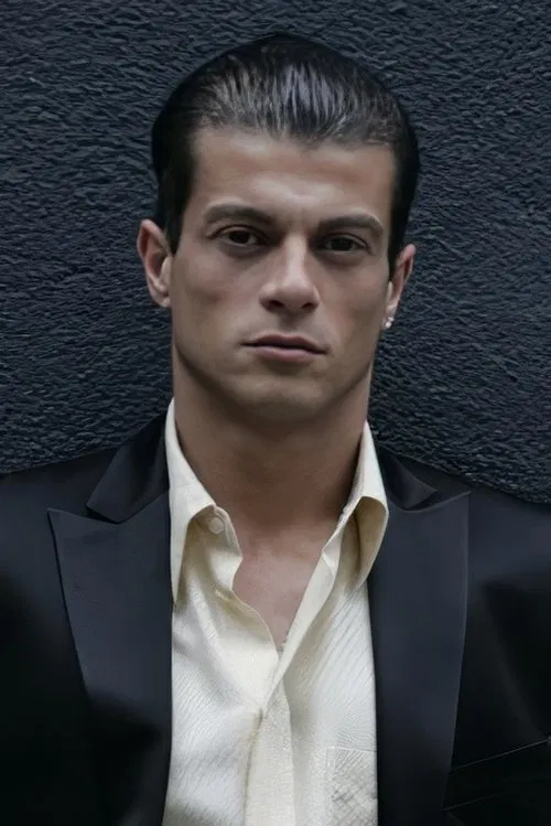 Roberto Chivas profile