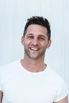 Alexander Kumptner profile