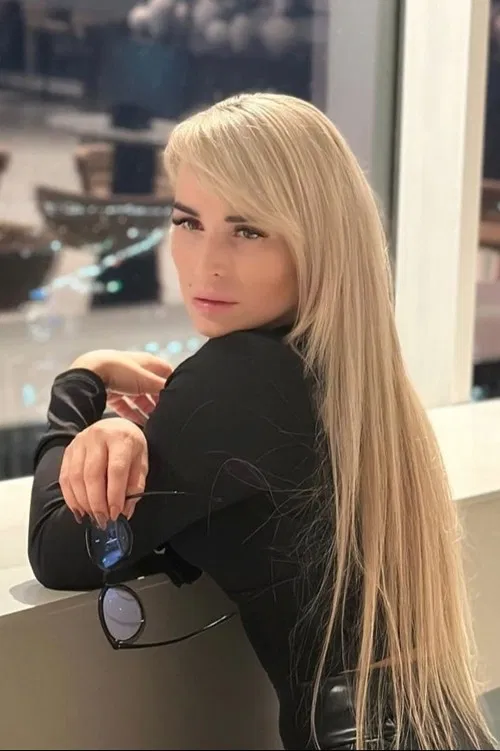 Elena Flying profile