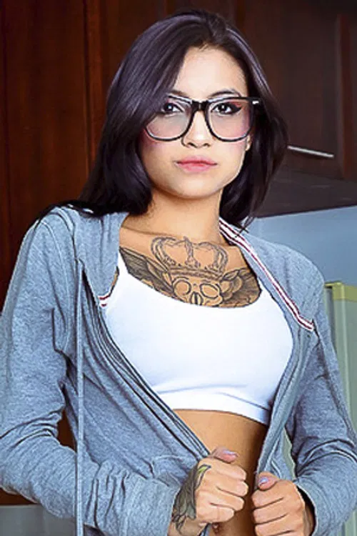 Marly Romero profile