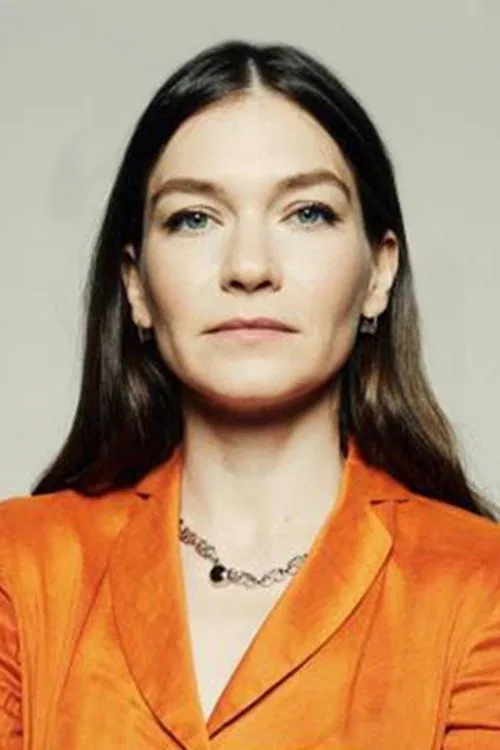 Hannah Gross profile