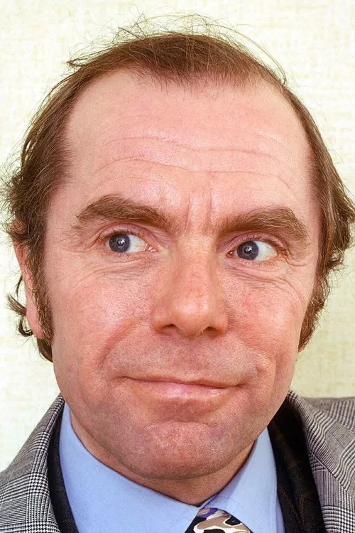 Angus Lennie profile