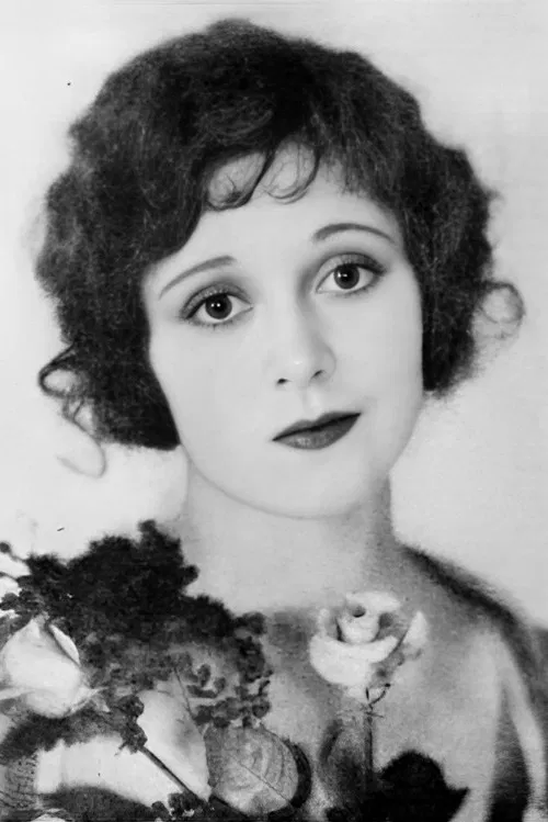 Nola Luxford profile