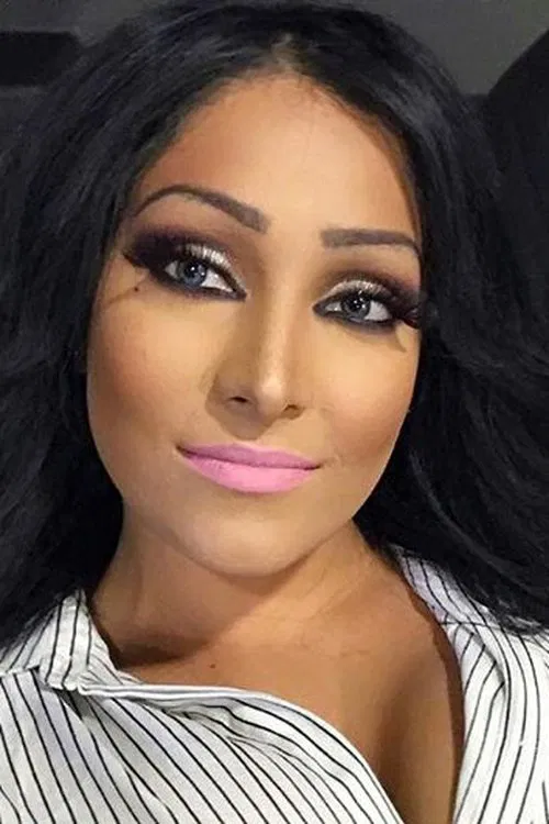 Amanda León profile