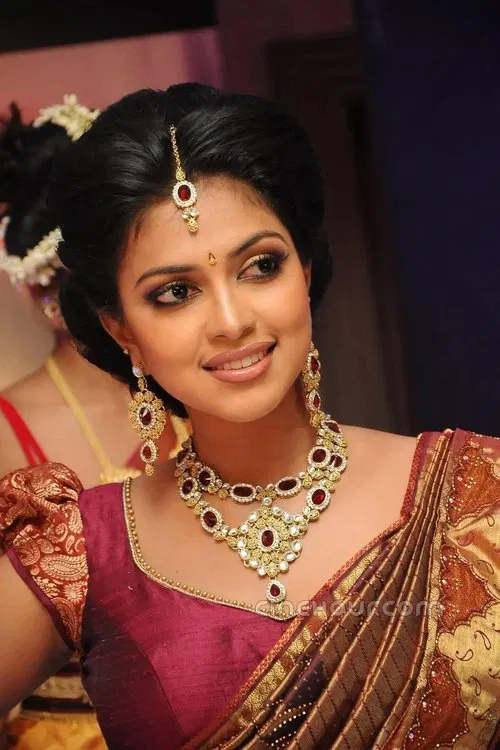 阿玛拉·保罗Amala Paul profile
