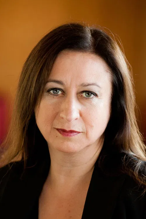 Simone Young profile