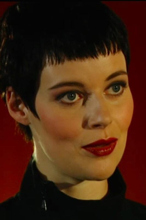 Lucy Akhurst profile