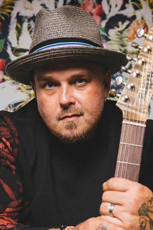 Chris Robertson profile