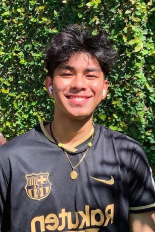 Shan Vesagas profile