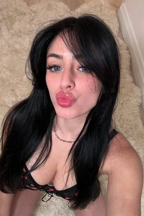 Camila Hubner profile