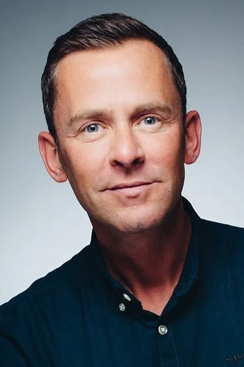 Scott Mills profile