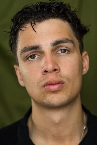 Robert Akodoto profile