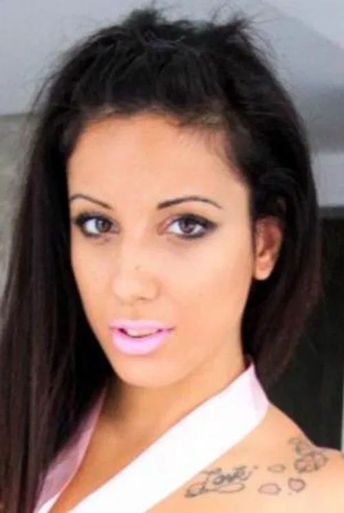 Claudia Sanchez profile