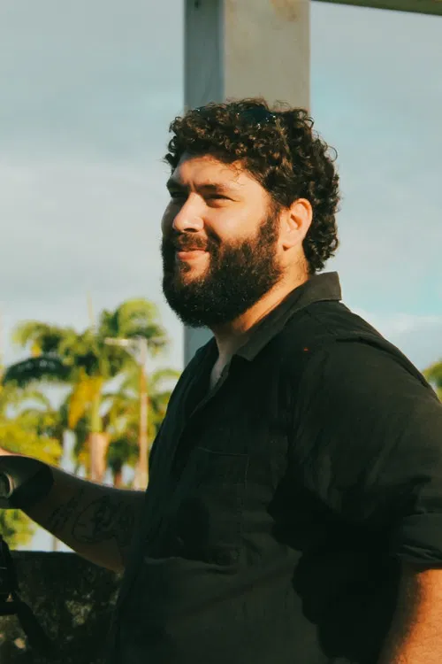 Pettrus C. A. Vizioli profile