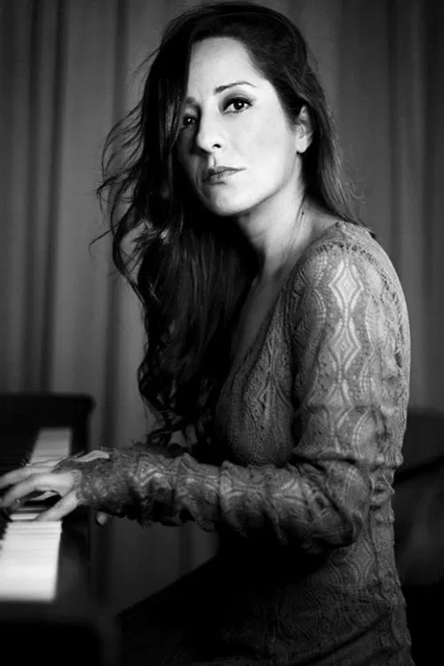 Alessandra De Rosario profile