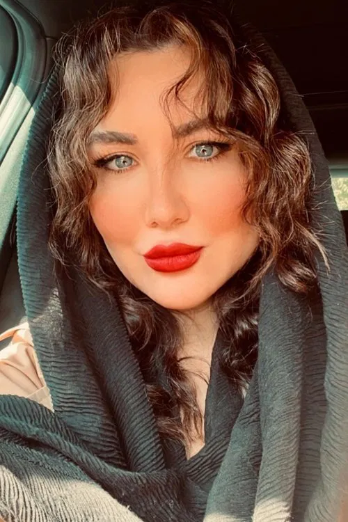 Nazanin Solhjoo profile