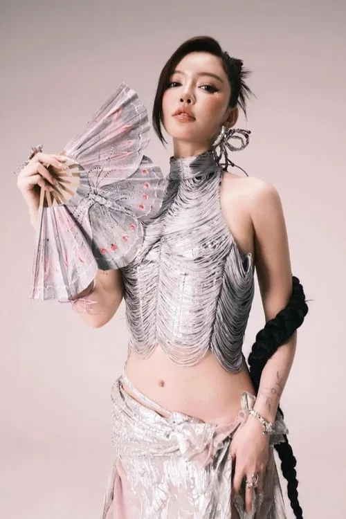 Bích Phương profile