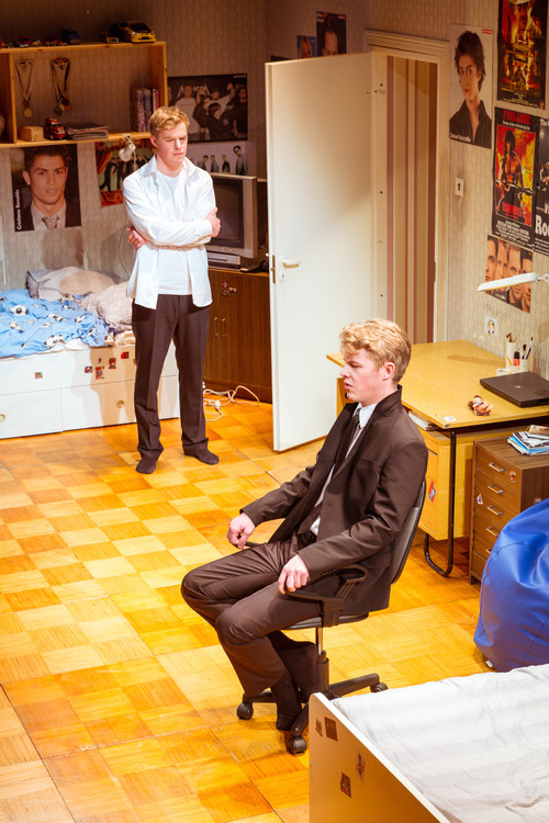 Kriipsud uksepiidal poster