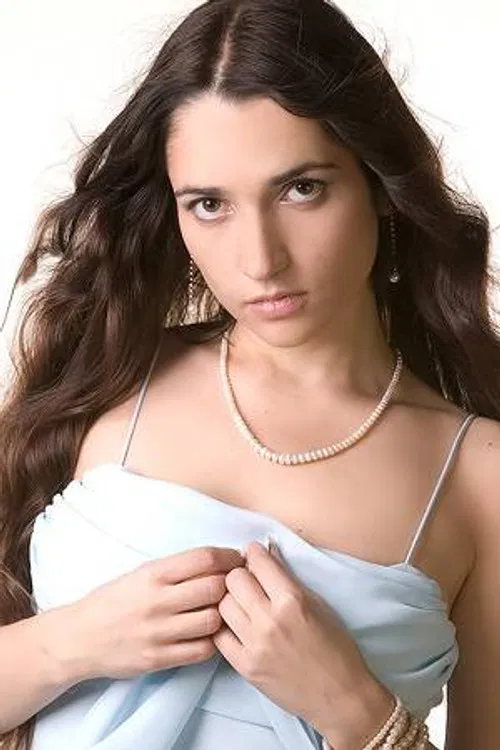 Elena Khanpira profile