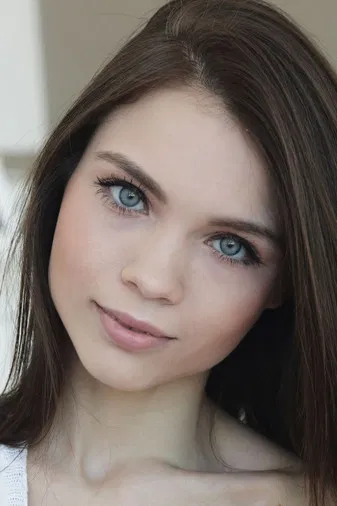 Adriana Fawn profile