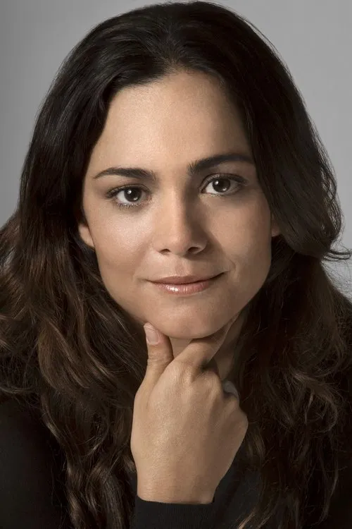 Alice Braga profile