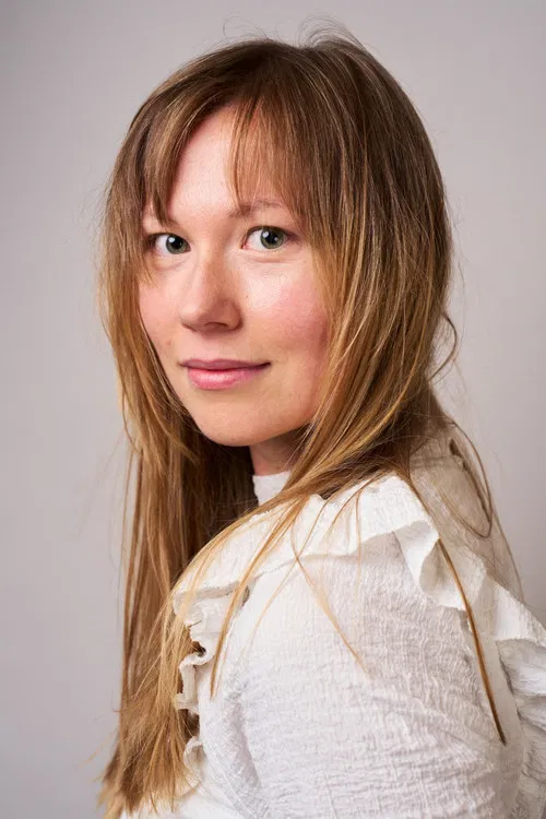 Louise Kim Salter profile